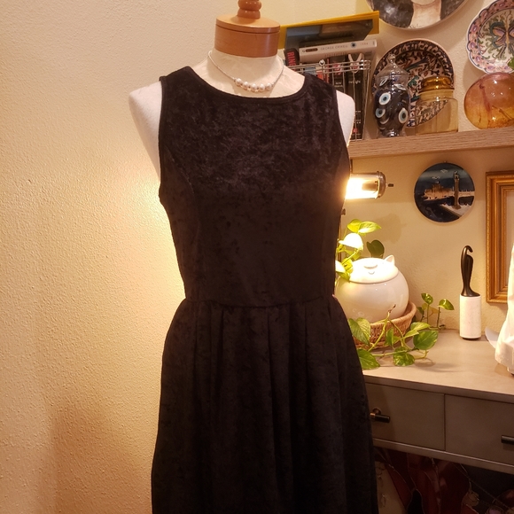 Crushed Black Velvet Sleeveless dress Sz LARGE - Picture 2 of 9
